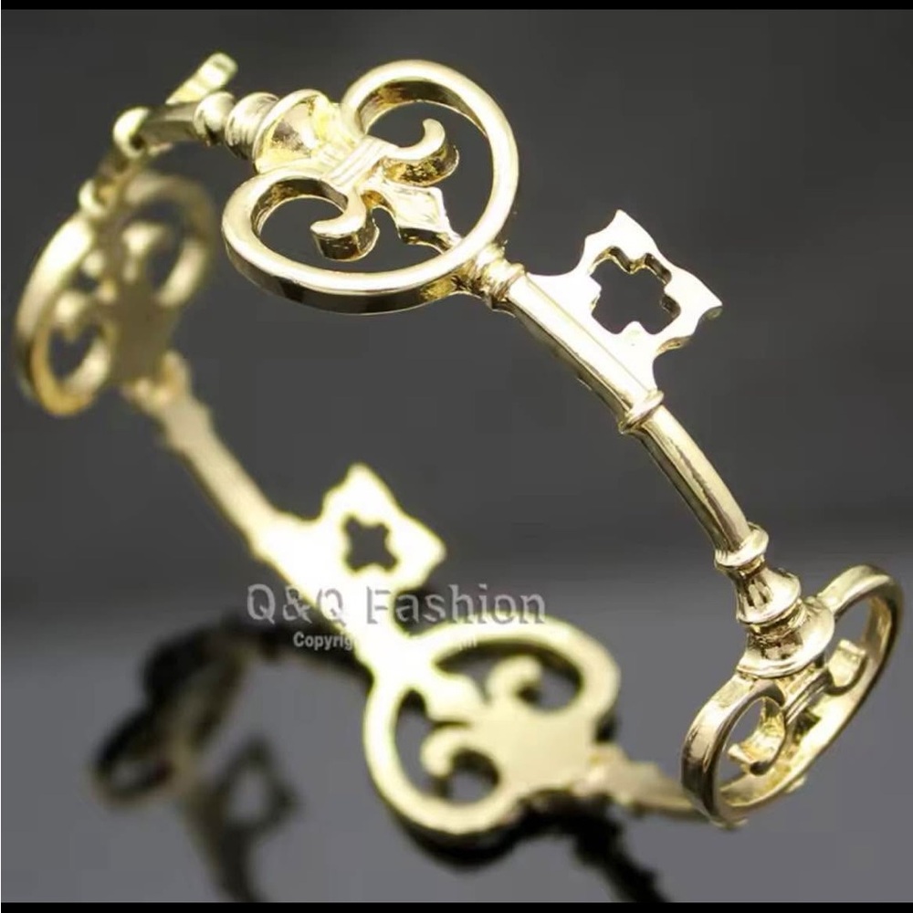 New. Polished Gold Skeleton Key Bangle Bracelet